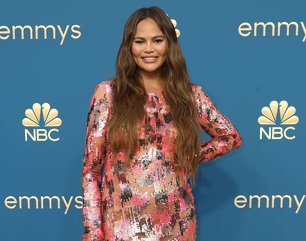 И просто чтобы доказать всем, кто сомневается в подлинности ее беременности, она опубликовала фотографию, сделанную после кесарева сечения в январе.