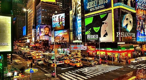 2. Broadway New York'u ünlü eden bir ikon haline geldi.