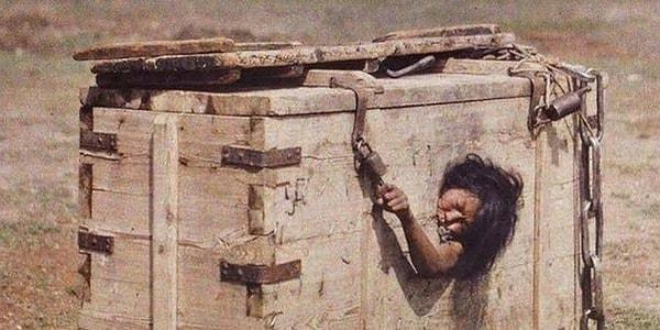 4. Geçmişte, Moğolistan'da suçlular tahta kutulara kapatılıyor, açlıktan ölmek üzereyken çıkarılıyorlardı.