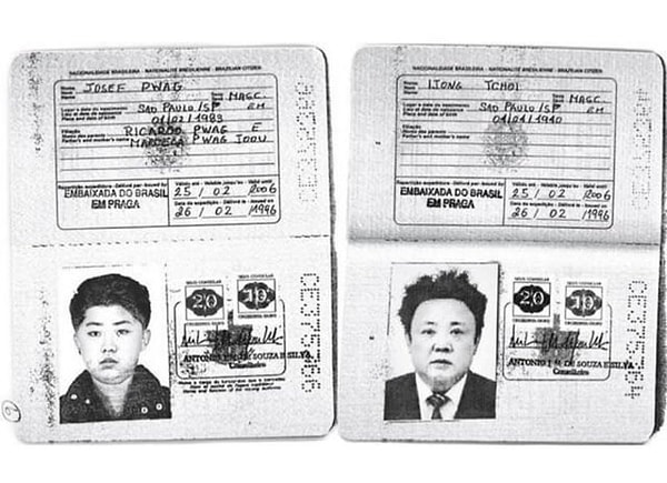 1. 1990'larda Kuzey Kore lideri Kim Jong-Il ile oğlu Kim Jong-Un'un, Disneyland'a seyahat etmek için kullandıkları sahte pasaportlar👇