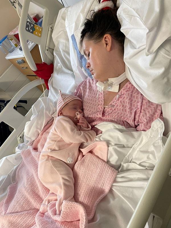 Doğumdan iki gün sonra ise Emma beynindeki tümörü almak için ameliyata alınmış.
