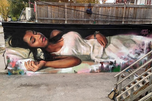 7. Фреска-портрет девушки в Торонто.