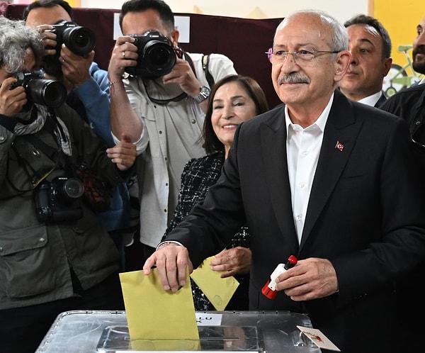 11.56 | Cumhurbaşkanı Adayı Kemal Kılıçdaroğlu, Ankara'da oyunu kullandı.