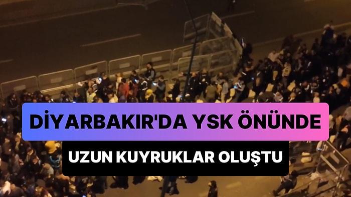 Diyarbakır'da Yüzlerce Sandık Görevlisi Ellerinde Çuvallarla YSK Önünde Uzun Kuyruklar Oluşturdu