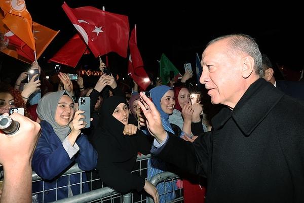 Erdoğan, Kısıklı'daki konutundan ayrıldıktan sonra Atatürk Havalimanı'na gelerek Ankara'ya hareket etti.