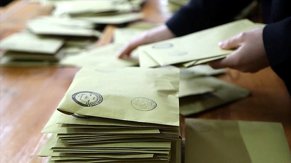 14 Mayıs 2023 Türkiye Genel Seçimleri sona erdi. 17:00 itibariyle sonlanan oy verme işleminin ardından, sandık görevlileri sayıma başladı.