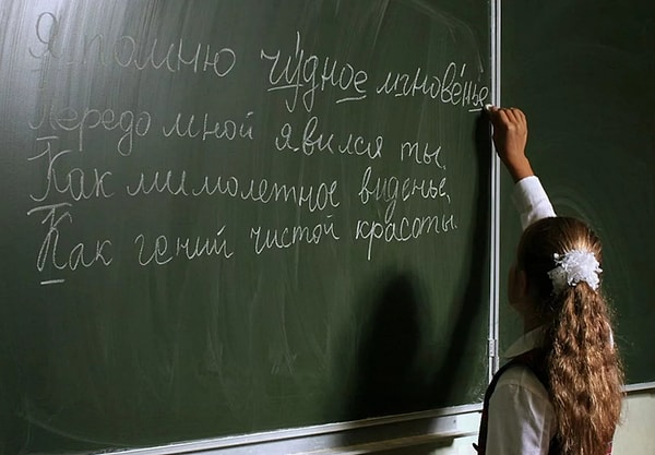 9. В каком варианте знаки препинания расставлены верно?