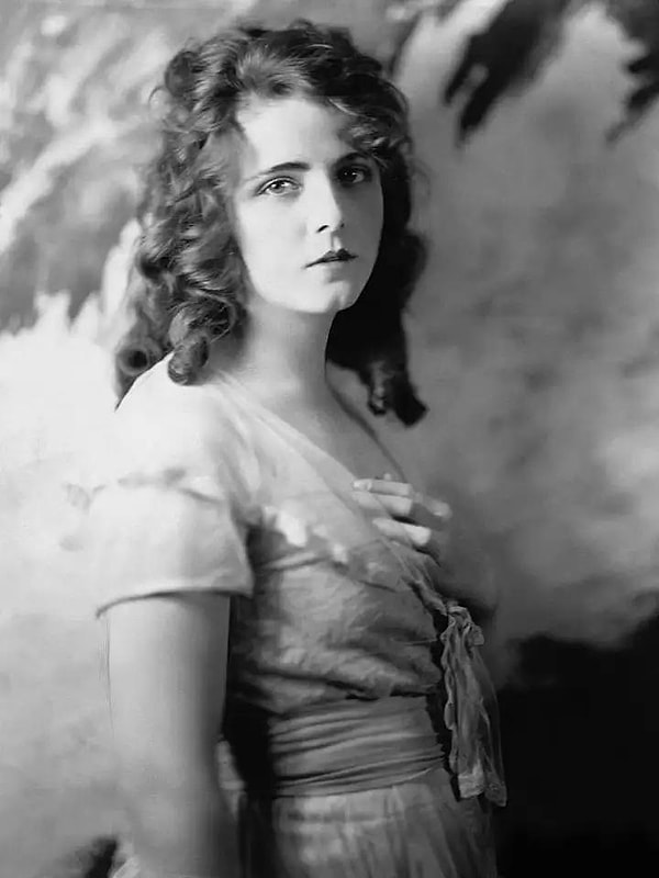 Театр Нового Амстердама впервые прославился слухами о том, что его преследует призрак.