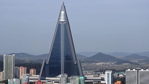 2. "Kötü Kaderli Otel" olarak adlandırılan Kuzey Kore'deki Ryu-Gyong Oteli, dünyada kullanılmayan en uzun bina olarak kabul ediliyor.
