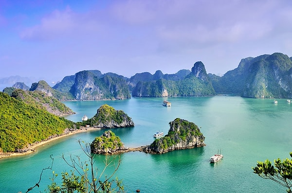 9. В какой стране есть бухта Халонг?