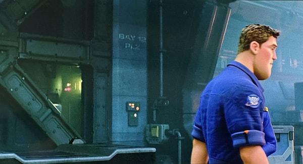 11. Lightyear (2022) filminde arka planda "Bay 12, Pls" yazıyor,