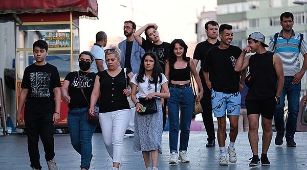 2017’den bu yana iki yılda bir yürütülen araştırma, 8 Mart-8 Nisan arasında Türkiye’deki kentsel genç nüfusu temsil eden 28 farklı ilde, 18-29 yaş arası 1228 gençle yüz yüze görüşme yoluyla düzenlendi.