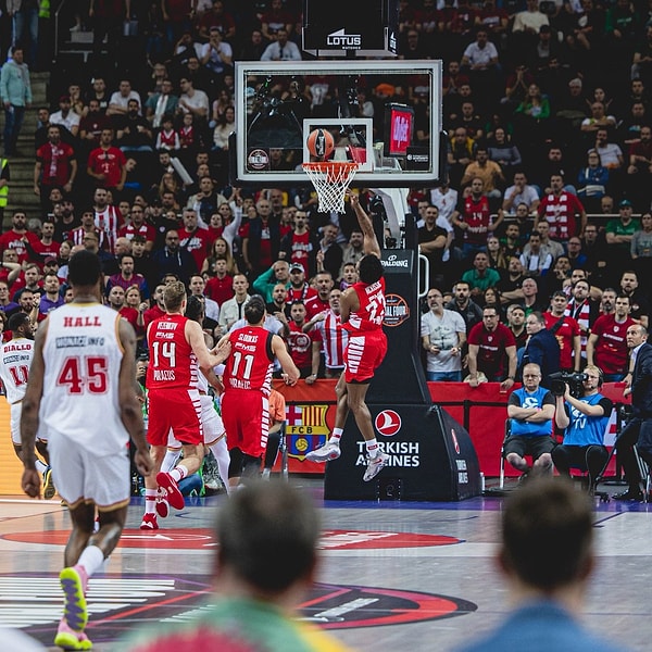 Olympiakos, Monaco'yu 76-62 mağlup ederek adını finale yazdıran ilk takım oldu.