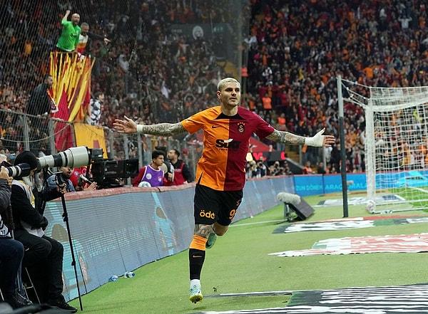 13 ve 63. dakikalarda yıldız futbolcu Mauro Icardi'nin golleri ile sahadan 2-0'lık skorla galip ayrılan Galatasaray, şampiyonluk yarışında dev bir adım atti.