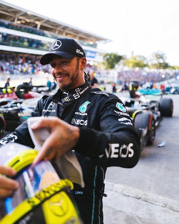 Michael Schumacher ile en çok dünya şampiyonu olma rekorunu paylaşan Formula 1 pilotu Lewis Hamilton, sezon sonunda hangi takımla yarışacağını henüz açıklamadı.