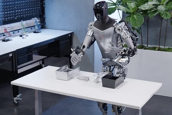 Но Синтия Йенг, менеджер по продуктам Plus One Robotics для рассматриваемых роботов, написала в Твиттере: «Ничего из этого не является передовым. Посетите несколько конференций по робототехнике».