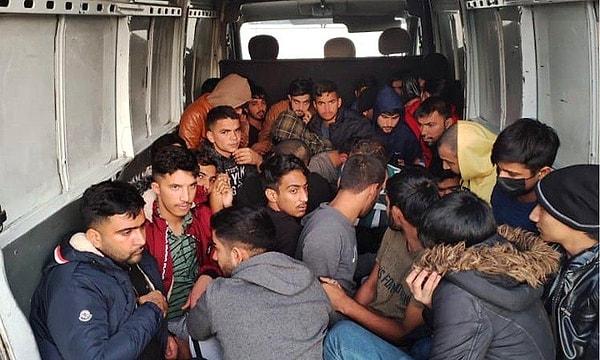 2022’nin ilk üç ayında Türkiye’ye 52 bin 76 göçmen elini kolunu sallayarak kaçak giriş yaptı. Yakalananlardan uyruklarına göre ilk üç sırayı 346 bin ile Afganlar, 104 bin ile Pakistanlılar, 97 bin ile de Suriyeliler oluşturdu.