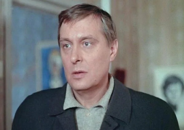 9. Как зовут актера?