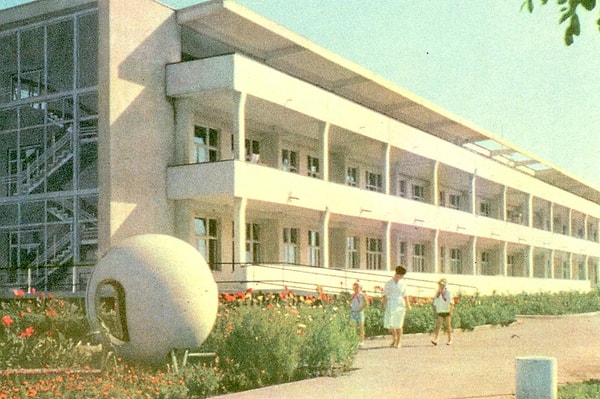 9. Какой курорт в Крыму являлся главной детской здравницей СССР?
