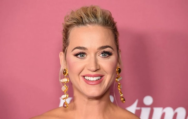 1. Кэти Перри: постоянно чистит зубы