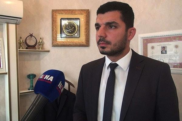 Tarsus Belediye Meclisi’nin AK Partili üyesi Abdurrahman Altınsucu, Tarsus İlçe Seçim Kurulu’na başvurarak, söz konusu pankartların propaganda sınırını aştığını, doğrudan suç iddiası içerdiğini belirterek pankartların kaldırılmasını talep etti.