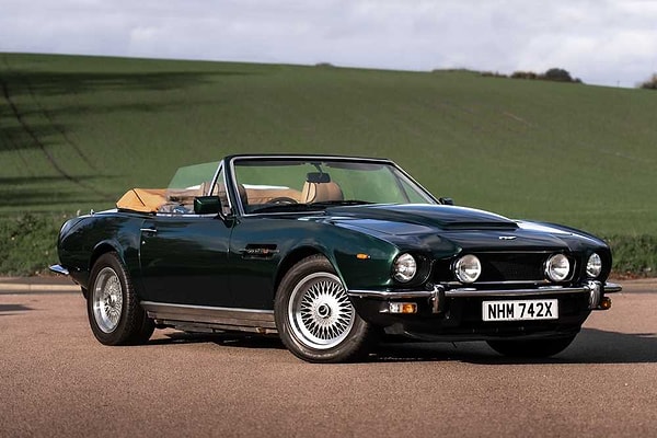 3. Aston Martin V8 Volante — Чарльз III