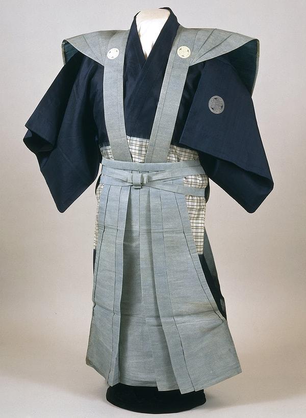 14. Japonya'nın Edo Dönemi'nin önemli isimlerinden Lord Tokugawa Yoshikatsu'ya ait resmi kıyafet. Tahminen 1850 yılından kalma.