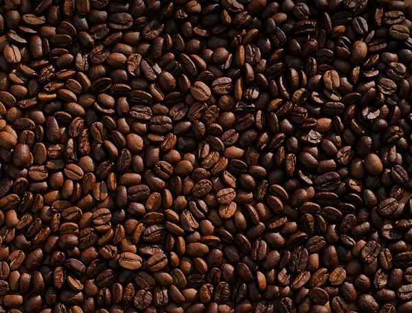 Siyah kahve, popüler kanının aksine 0 kalori değildir: Siyah kahve 2 kaloridir.