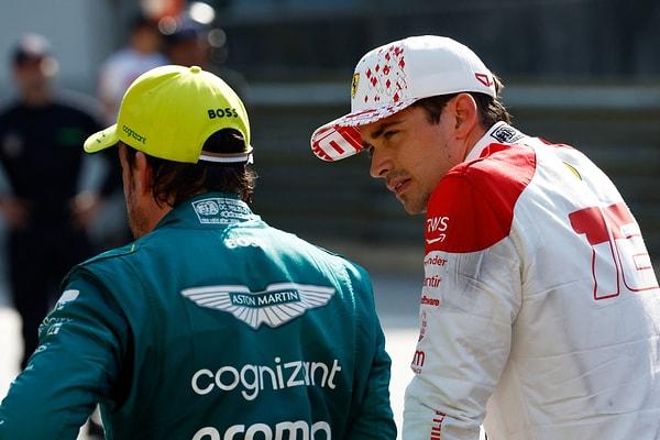 Monako'da kariyerinin ilk pole pozisyonunu kazanan Verstappen'in 0.084 saniye arkasındaki Fernando Alonso (Aston Martin) 2'nciliği, pisti liderden 0.106 saniye yavaş turlayan Charles Leclerc de 3'üncülüğü elde etti.