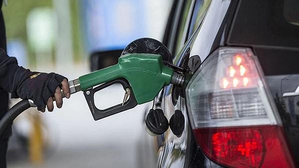 İstanbul’da benzinin litre fiyatı bugün 20,65, Ankara’da 21,02 ve İzmir’de 21,05’ten satılıyor.