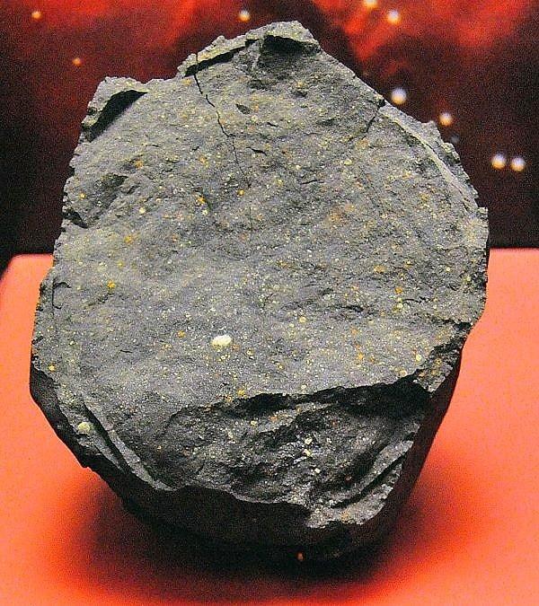 Meteor kelimesini duyduğunuzda, muhtemelen kayan yıldızları düşünürsünüz. Aslında genellikle bir kum tanesinden daha büyük bile değildirler
