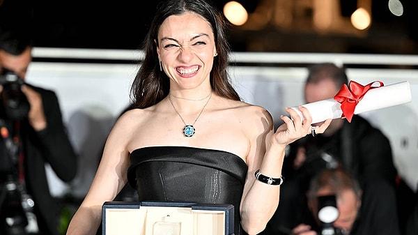 Merve Dizdar, Cannes'daki ödül konuşmasında filmdeki "Nuray" karakterine vurgu yapmıştı.