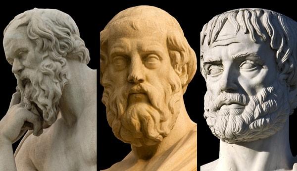 12. Kendisinden önce gelen Sokrates ve Platon'un aksine, Aristoteles yeni bir felsefe formunu tanıttı: İpuçları ve kanıtları araştırıyordu.