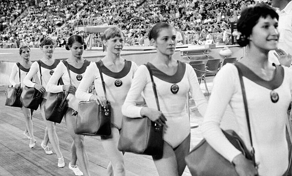 16. Гимнастки идут на выступление (1972 год).