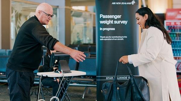 Konuyla ilgili açıklama yapan Air New Zealand‘ın yük kontrolü iyileştirme uzmanı Alastair James, yolculara “Endişelenmeniz için hiçbir neden yok. Güvenlik için uçağa binen her şeyin ağırlığını bilmek istiyoruz, bu sadece yasal bir gereklilik" dedi.