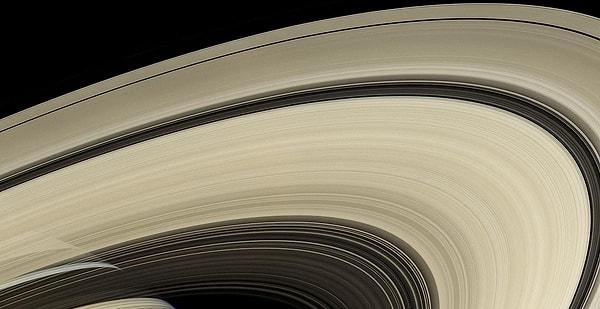Kempf ve meslektaşları, Satürn sisteminin ötesinden selamlanmış olabilecek milyonlarca parçacıktan yaklaşık 160 parçacık tespit etti.