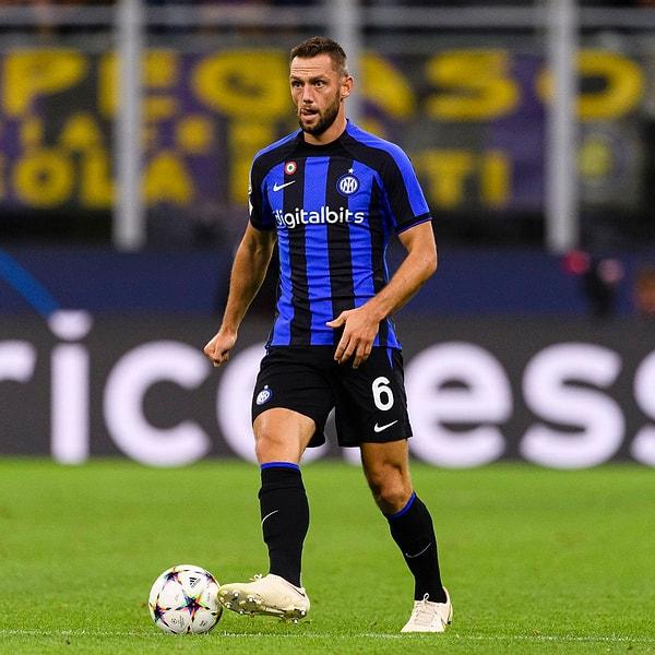 1. Inter ile sözleşmesi sona eren Stefan de Vrij'in temsilcisi, transfer görüşmelerinde bulunmak için İstanbul’a geldi. (Yağız Sabuncuoğlu)