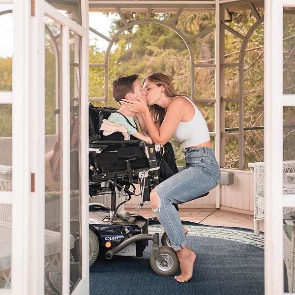 Но не все были настроены доброжелательно