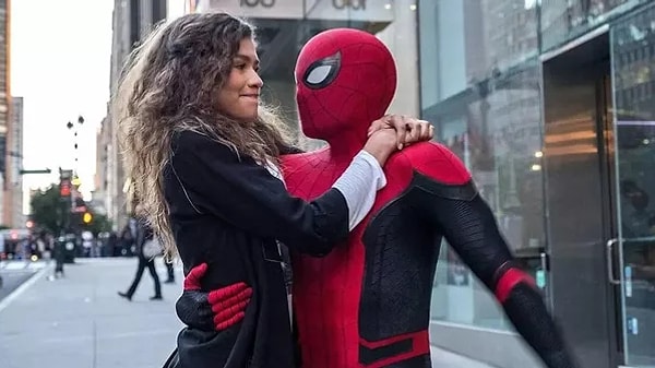 Паскаль поделился информацией, что они также работают над фильмом «Женщина-паук».