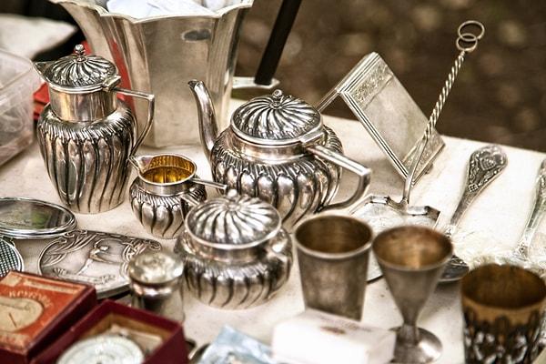 Evde gümüş eşyaları olanların en çok merak ettikleri gümüşlerini nasıl parlatacakları...