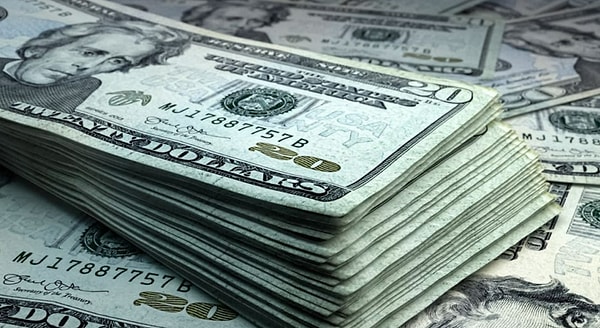 4. Кто был изображен первым на купюре в 1 доллар США?