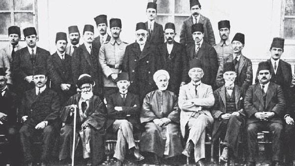 Türkiye Cumhuriyeti'nin kuruluşunun adımlarından Sivas Kongresi'nde de yemin krizi yaşandı. Kongre başkanı Mustafa Kemal, üç gün boyunca yemin metninin belirlenmesindeki tartışmaları çözmek için uğraştı.