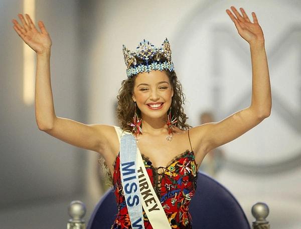 Azra Akın (Miss World 2002):