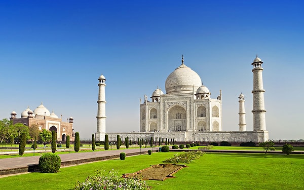 5. На берегу какой реки расположен Тадж-Махал?