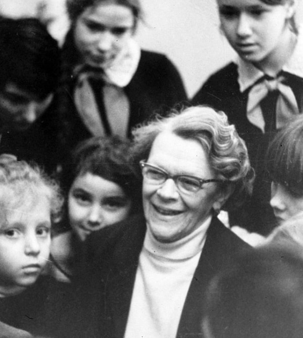 4. Татьяна Пельтцер в гостях у пионеров в редакции газеты «Пионерская правда» (1971 год).