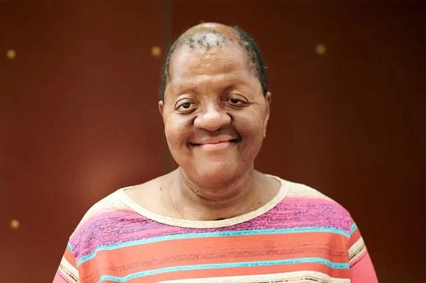 Kaddy Thomas, 1968 yılında ayaklarda, ellerde ve kafatasında kusurlu gelişime neden olan apert sendromu ile dünyaya geldi. Annesi bu rahatsızlığı nedeniyle onu terk etti.