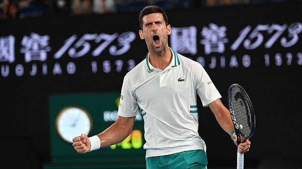 Novak Djokovic, aşı olmayı reddetmesi sebebiyle zor dönemler geçirmiş ve bir önceki yıl Avustralya Açık turnuvasında oynayamamıştı.