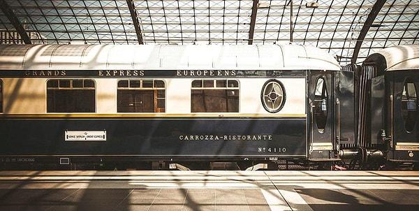 İlk durağı Paris, son durağı ise İstanbul olan tren toplamda 80 saatlik bir yolculukta Alpler, Budapeşte, Viyana gibi duraklardan geçerek insanlara hem gezi imkanı hem de kolay ulaşım sağlıyordu.