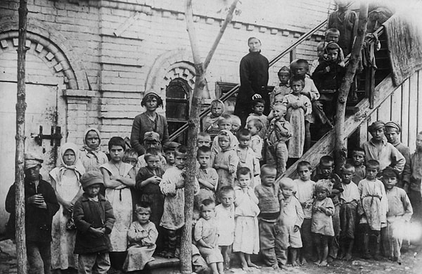 12. Борьба с голодом и беспризорностью. Поволжье, 1921