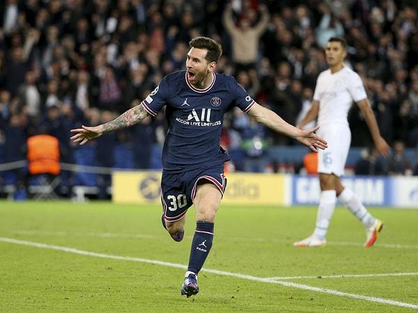 Paris Saint Germain ile sözleşmesi sona eren Lionel Messi, kariyeri adına herkesi şaşırtan bir karar verdi.